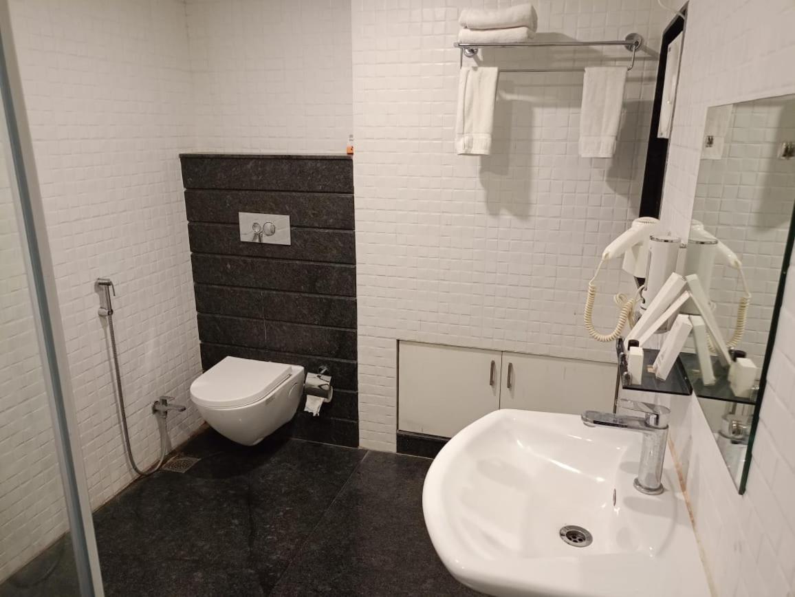 Hotel Rishiraj, Nagaon Nagaon  외부 사진